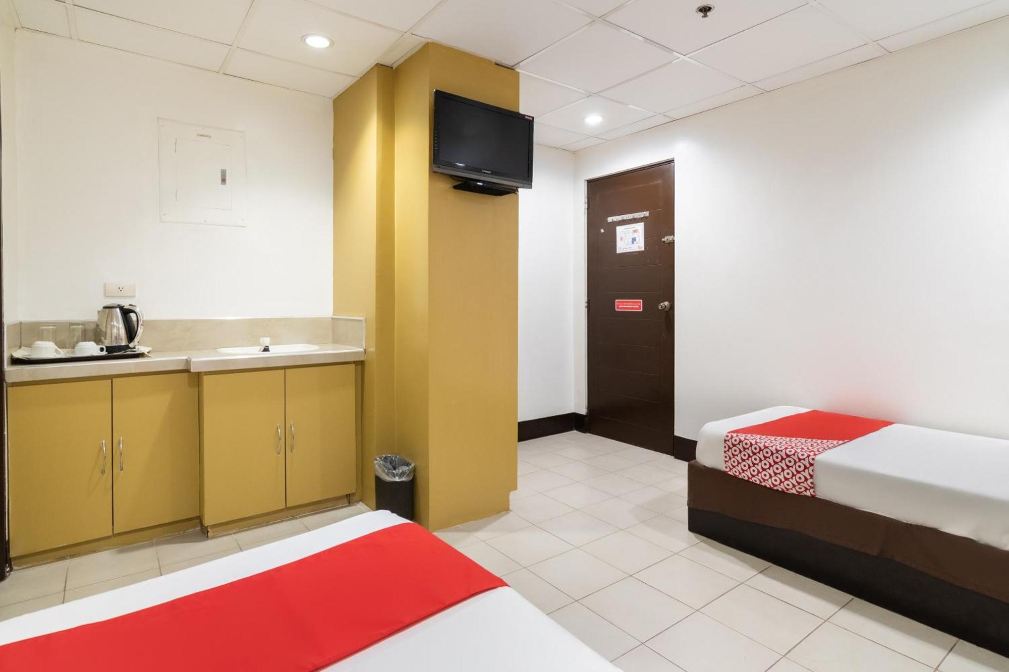 Vaccinated Staff - OYO 107 Orange Nest Hotel Manila Exterior foto