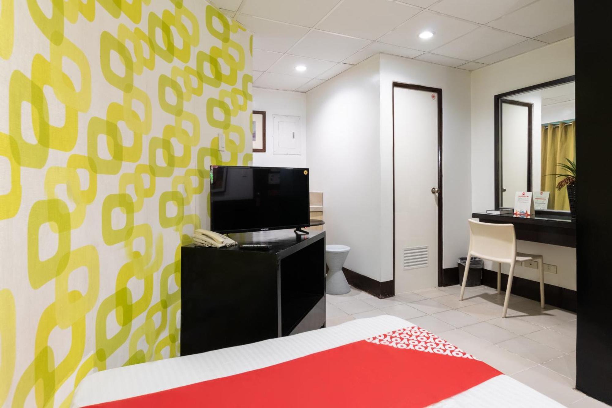 Vaccinated Staff - OYO 107 Orange Nest Hotel Manila Exterior foto