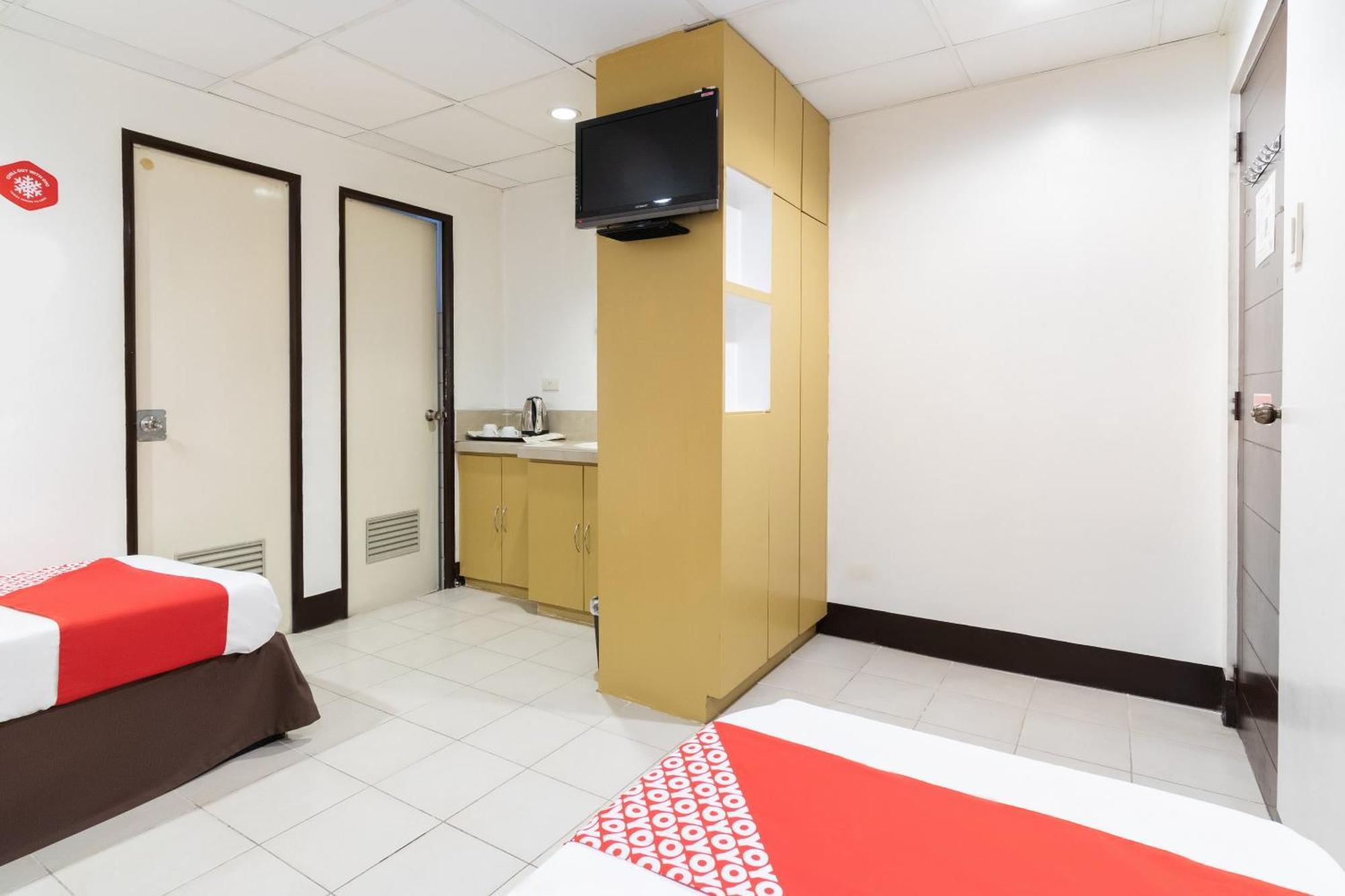 Vaccinated Staff - OYO 107 Orange Nest Hotel Manila Exterior foto