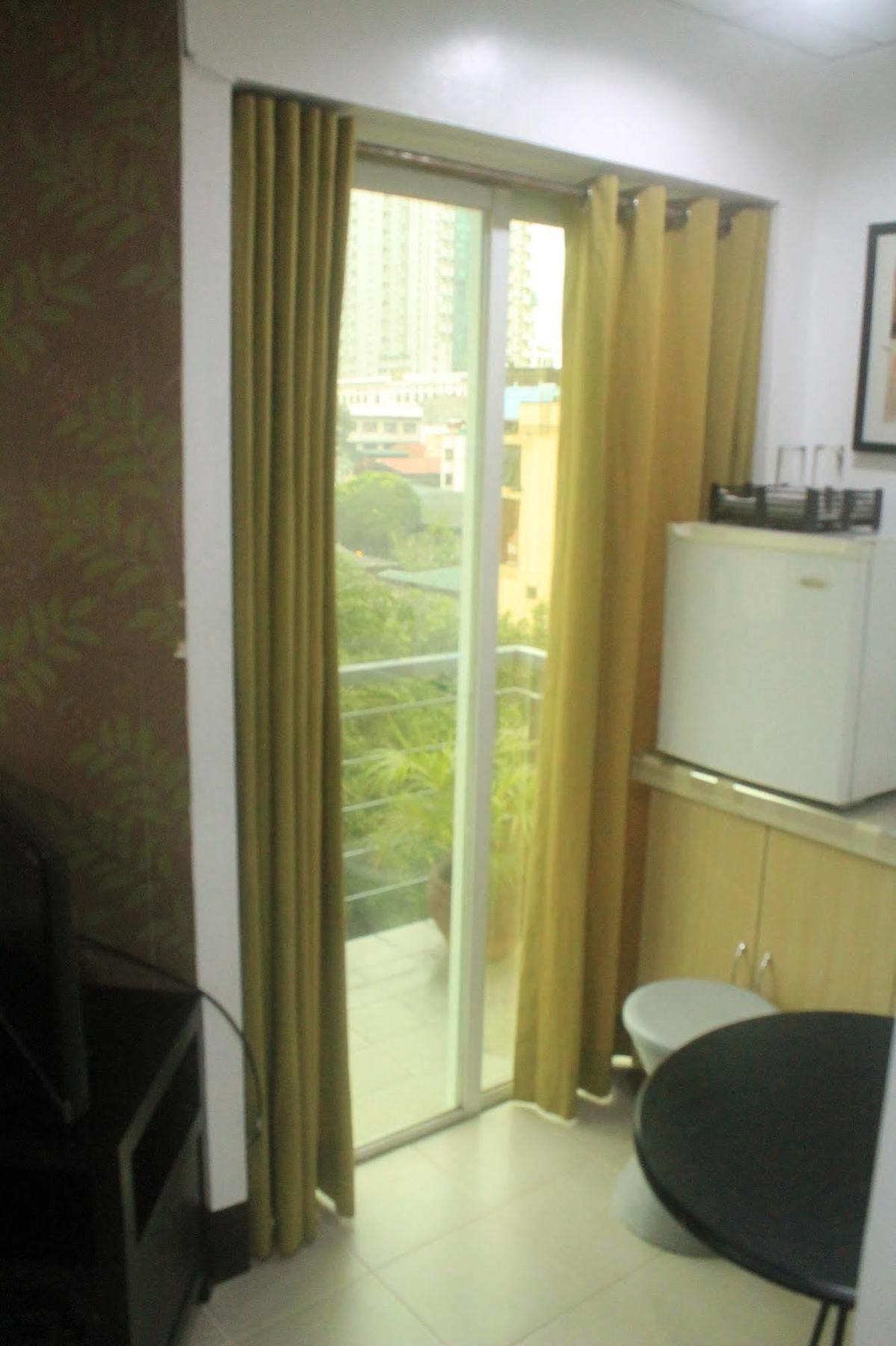 Vaccinated Staff - OYO 107 Orange Nest Hotel Manila Exterior foto