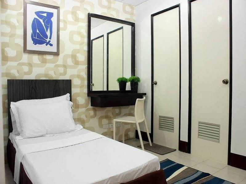 Vaccinated Staff - OYO 107 Orange Nest Hotel Manila Exterior foto