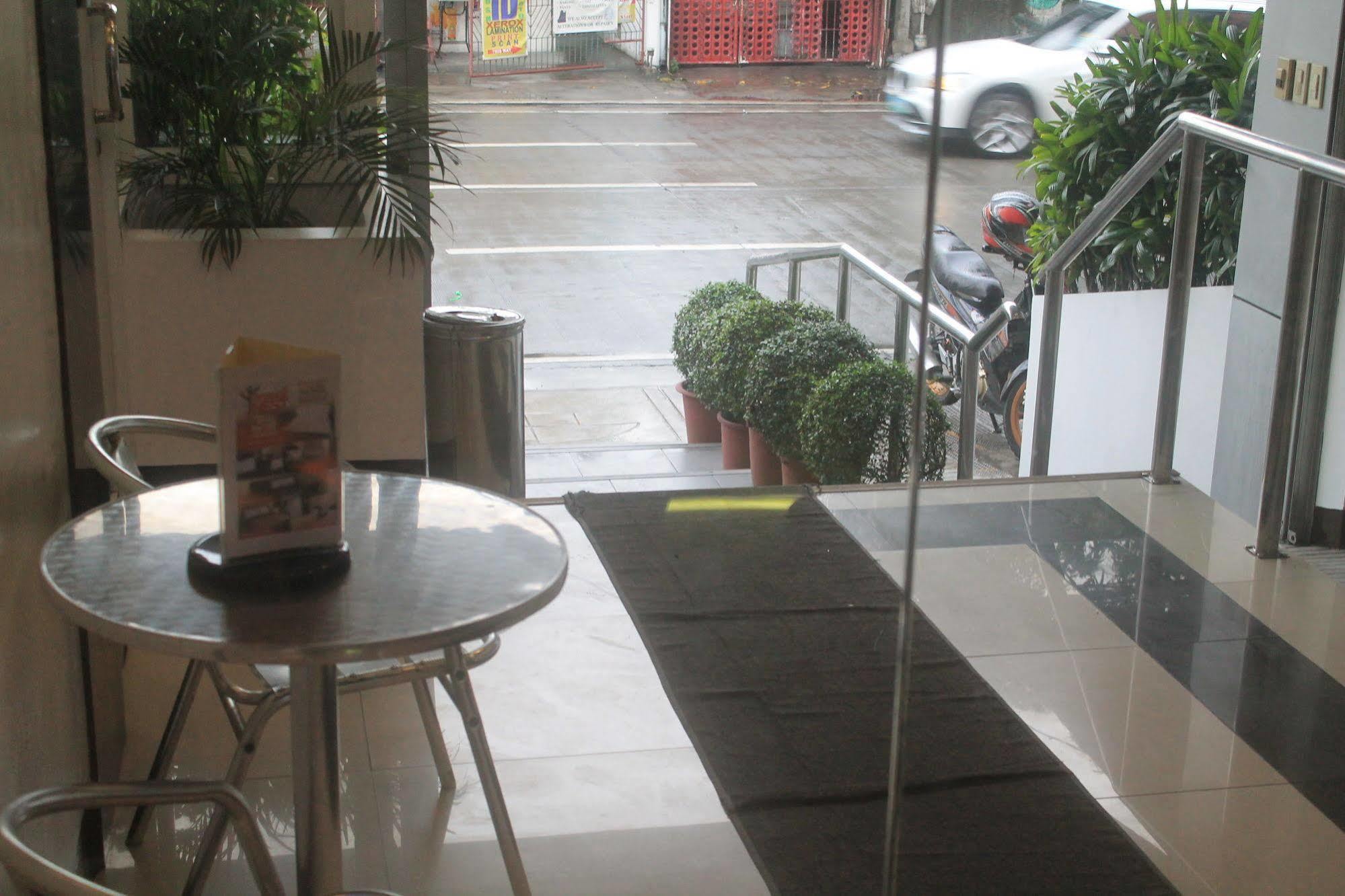 Vaccinated Staff - OYO 107 Orange Nest Hotel Manila Exterior foto